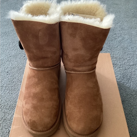 COPY - UGG Australia Tan Shearling Boots Women’s  Size 8 - Picture 2 of 6